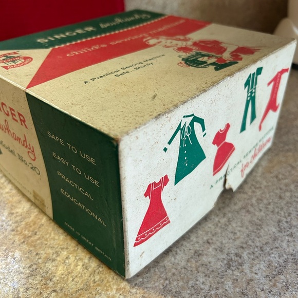 Antique 1955 Singer Child's Sewing Machine - Picture 11 of 12